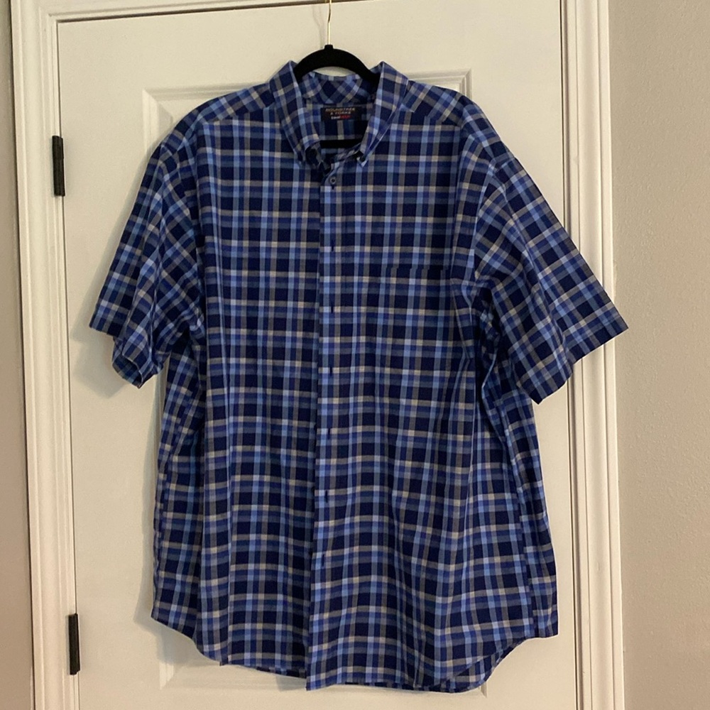 Men’s Roundtree and Yorke Travel Smart shirt